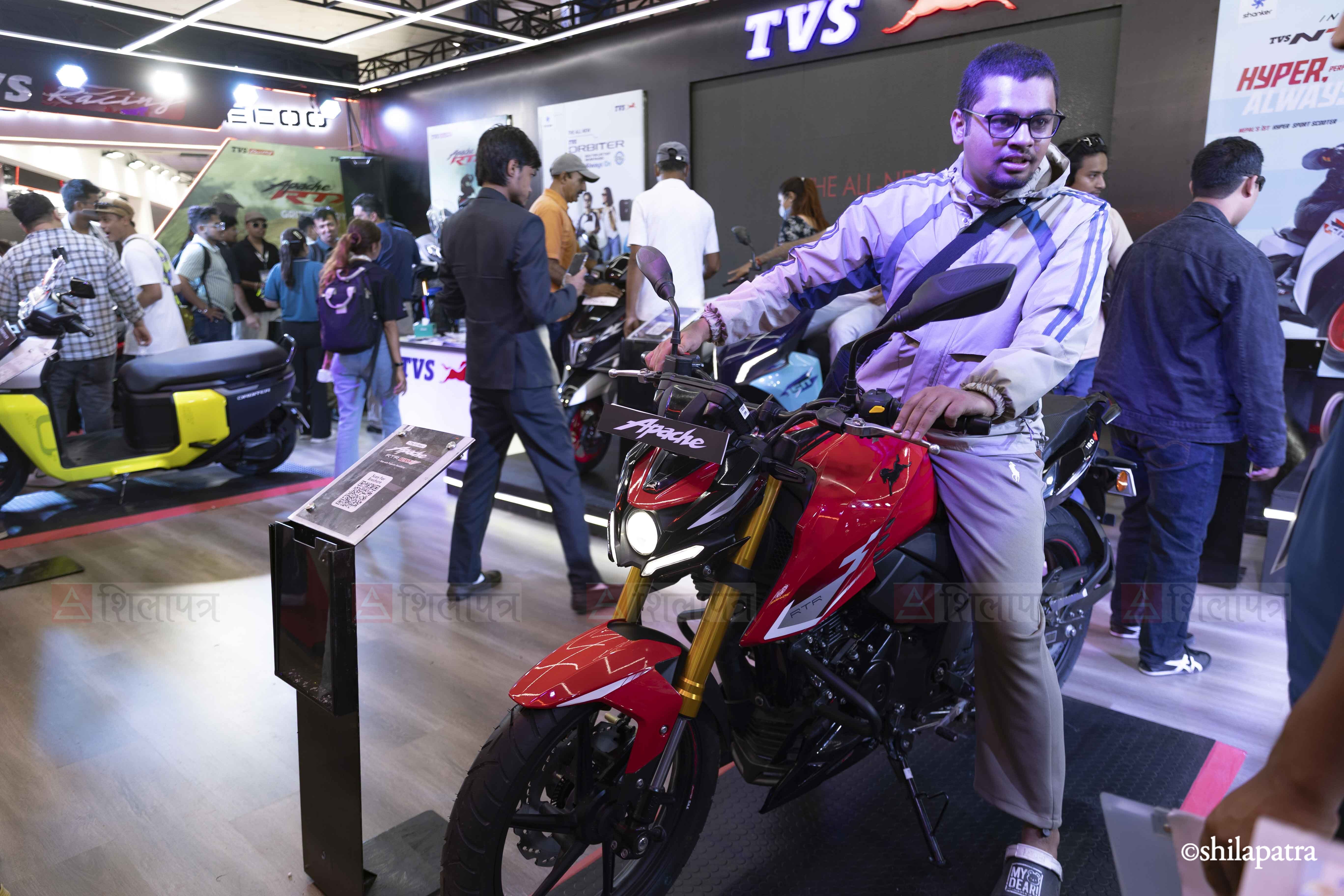 NAIMA_car_expo_crowd_NPL-(7)-1786532846.jpg