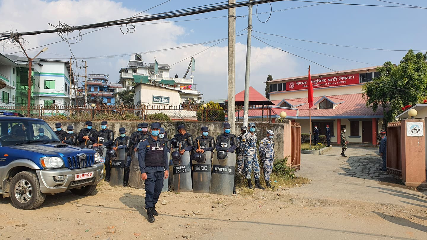 नेकपा मुख्यालयमा कडा सुरक्षा, ओली आउन बाँकी