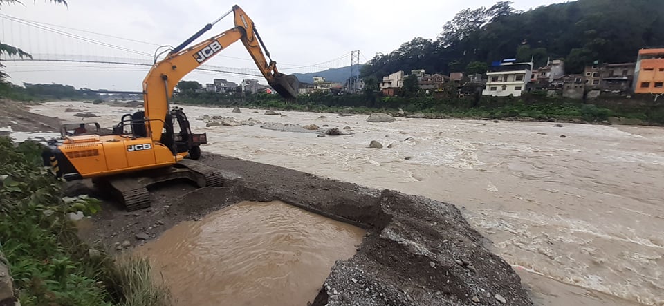 तिनाउ नदीमा अनियन्त्रित दोहन, फेरि ठूलो बाढी आउने जोखिम