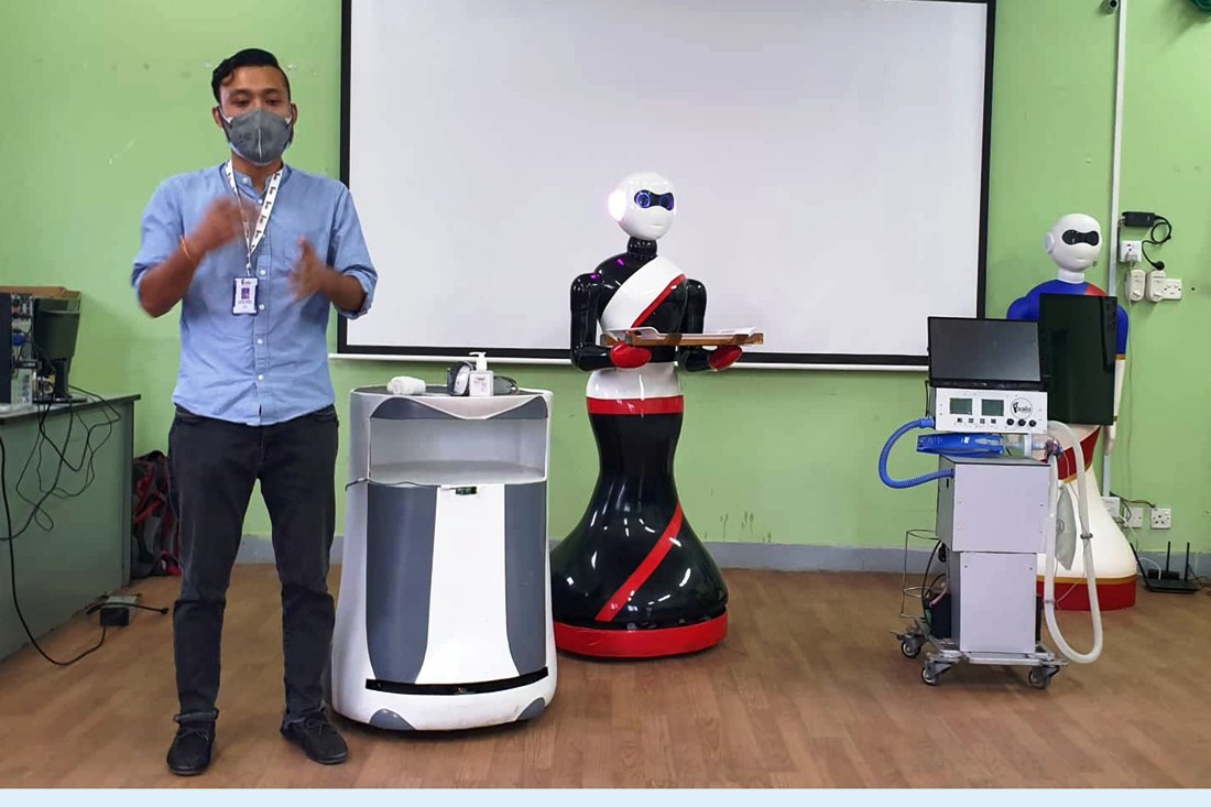 संक्रमितको उपचारमा नर्सिङ रोबोट परिचालन