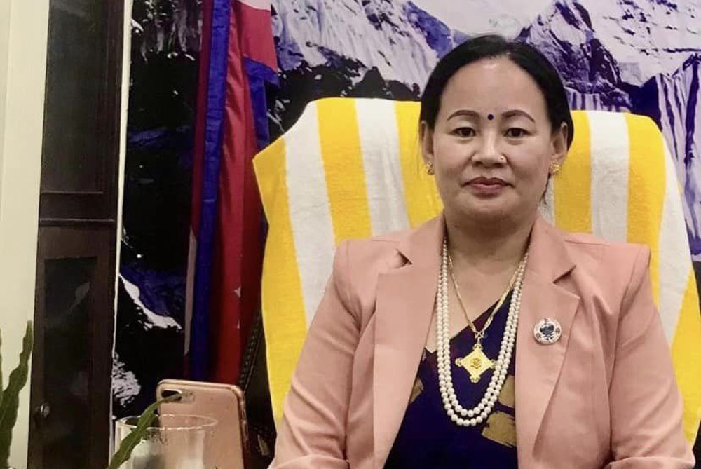 कोशी प्रदेशकी सांसद लिम्बू जसपातिर, निर्वाचन आयोगमा गरिन् सनाखत