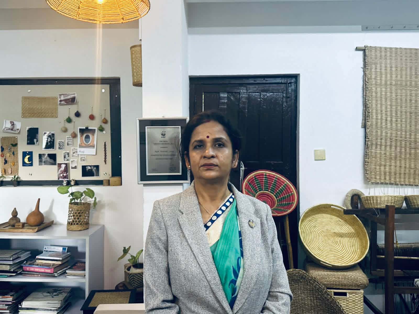 सिमरा सेज क्षेत्रमा बस्दै आएका ९३ घरपरिवारले बुझाए मन्त्री यादवलाई ज्ञापनपत्र