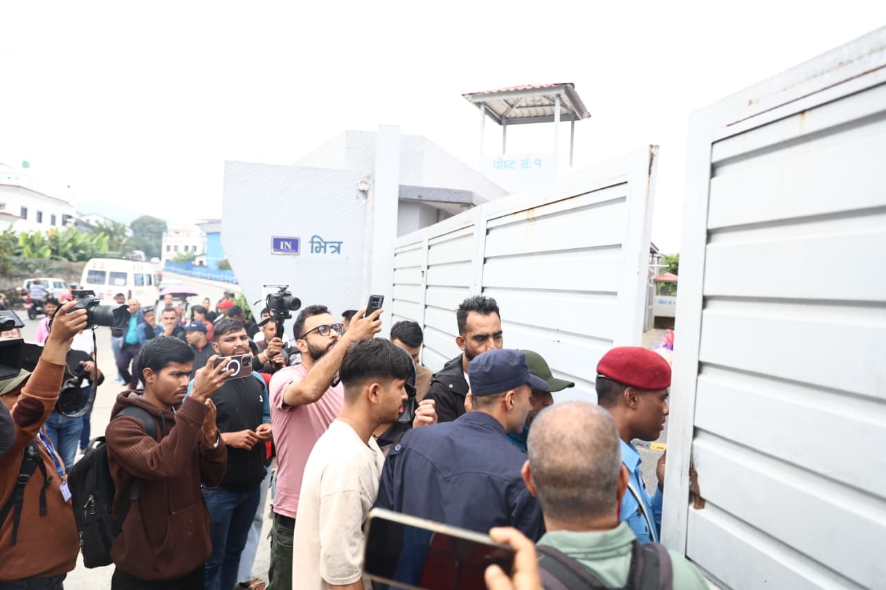 Oli-Lekhak-Jaheri_NPL-(9)-1759836329.jpeg