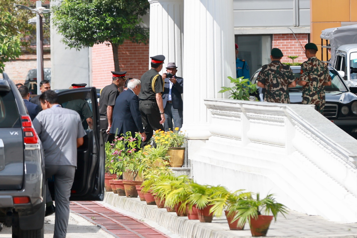 PM-officr-indian-army-staff-chief_Nepal-photo-library_-7-1787044952.jpg
