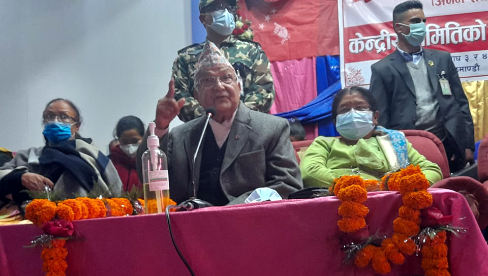 प्रचण्ड चटके हुन्, माधव नेपाल उनका कार्यकर्ताः ओली 
