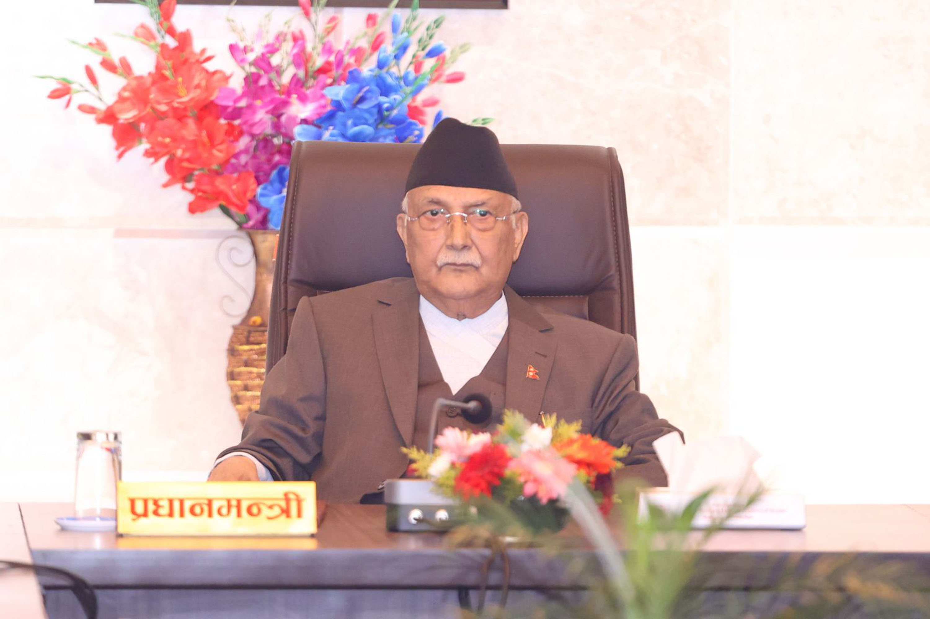 एमालेका मन्त्रीहरूलाई राजीनामा नदिन प्रधानमन्त्रीद्वारा ह्वीप जारी