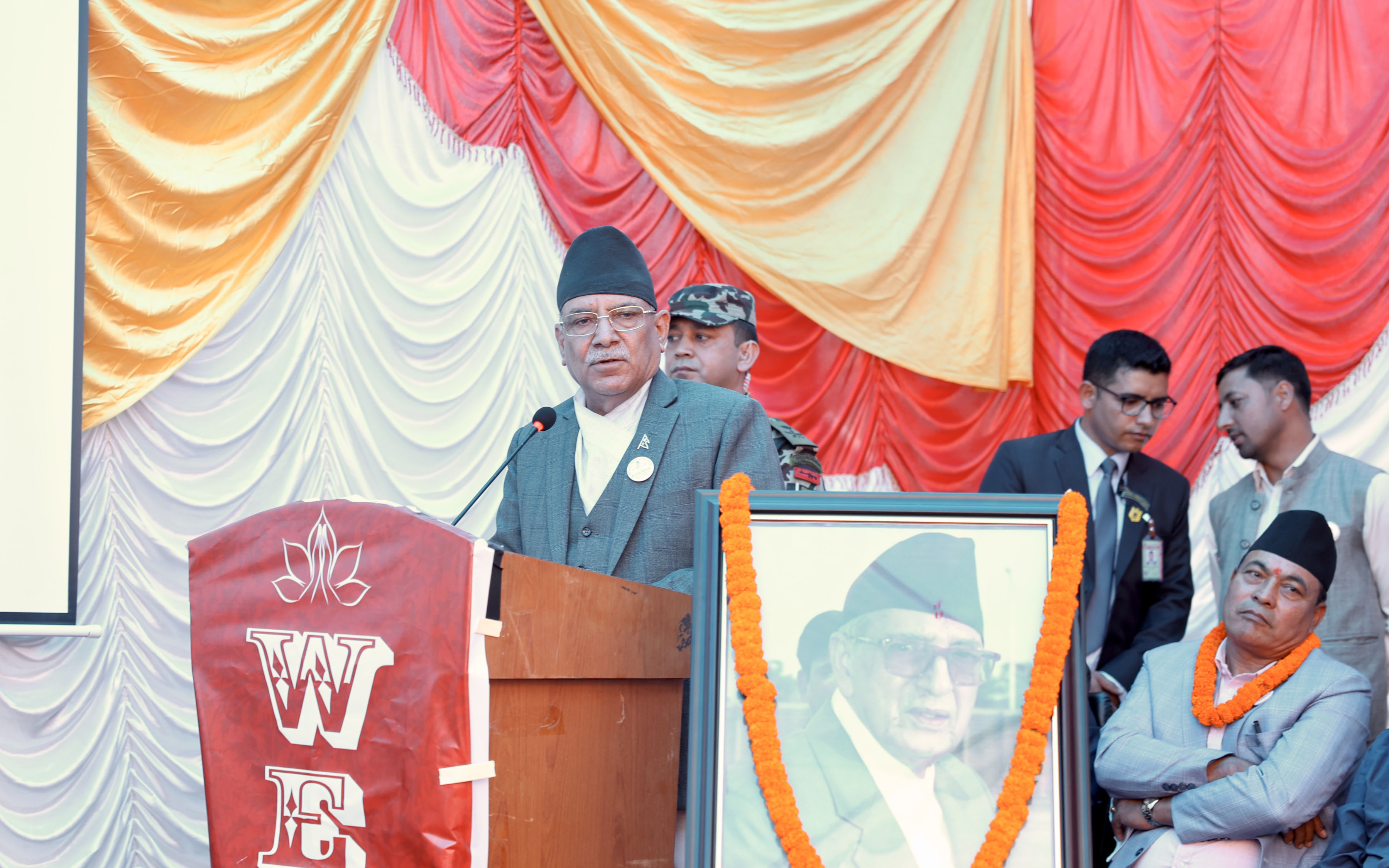 गिरिजालाई सम्झिँदै प्रचण्डकाे पश्चात्ताप– मैले गल्ती गरेँ, उहाँले विल्कुल गर्नुभएन