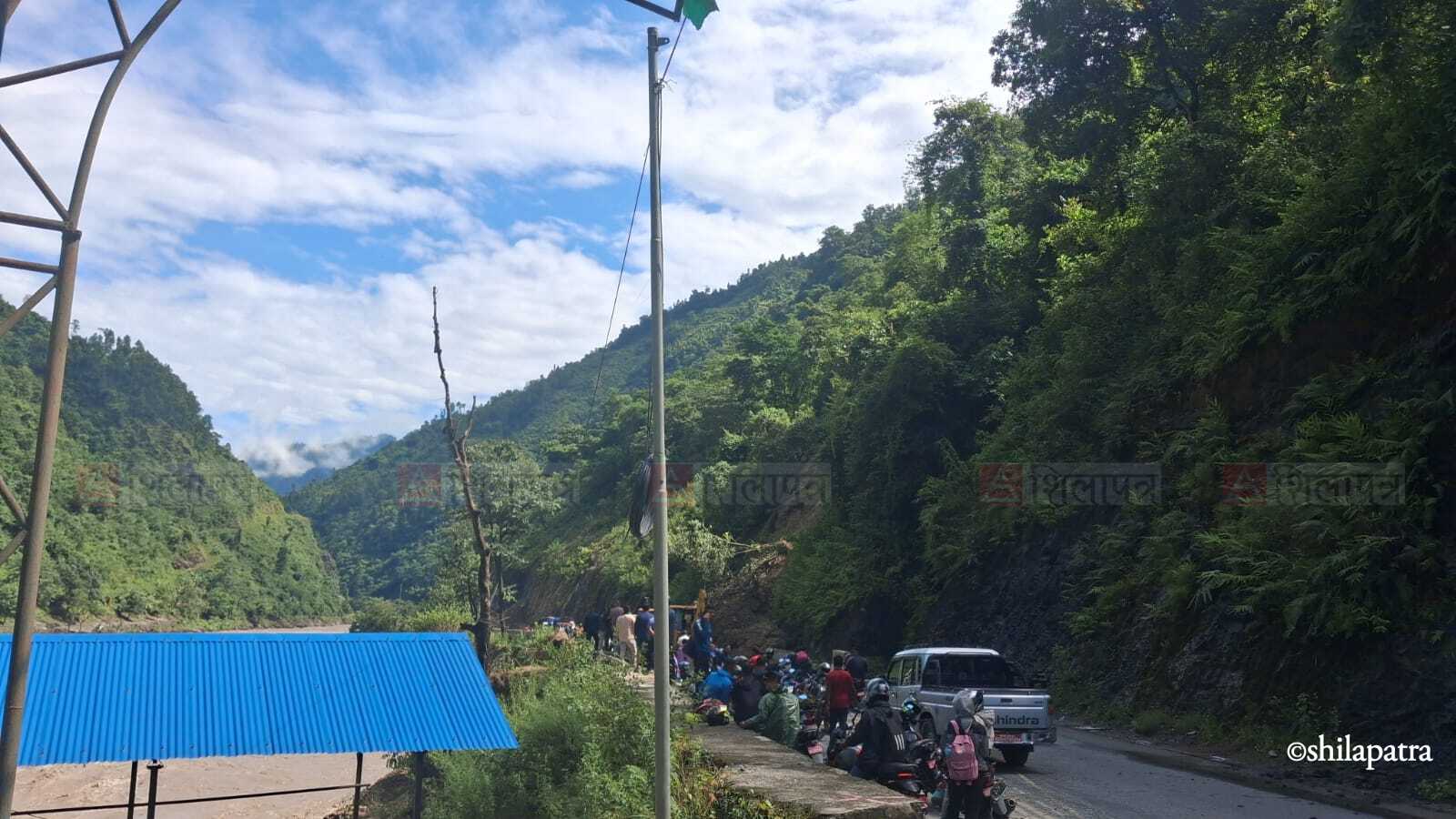 Pahiro-hataudai-prithi-highway_NPL-(2)-1790499345.jpeg