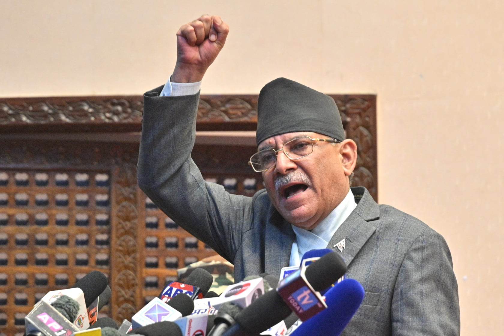 प्रचण्डको प्रष्टीकरणः पुस्तक विमोचनको अभिव्यक्तिलाई लिएर बबण्डर मच्चाउन खोजियो (भिडियो)