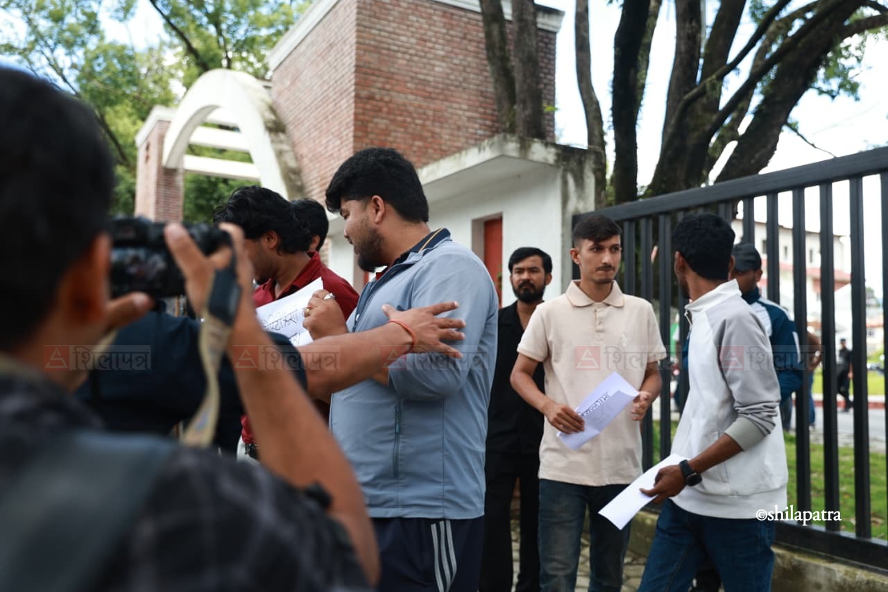 Protest-against-Sikshamantri_NPL-(12)-1784789001.jpeg