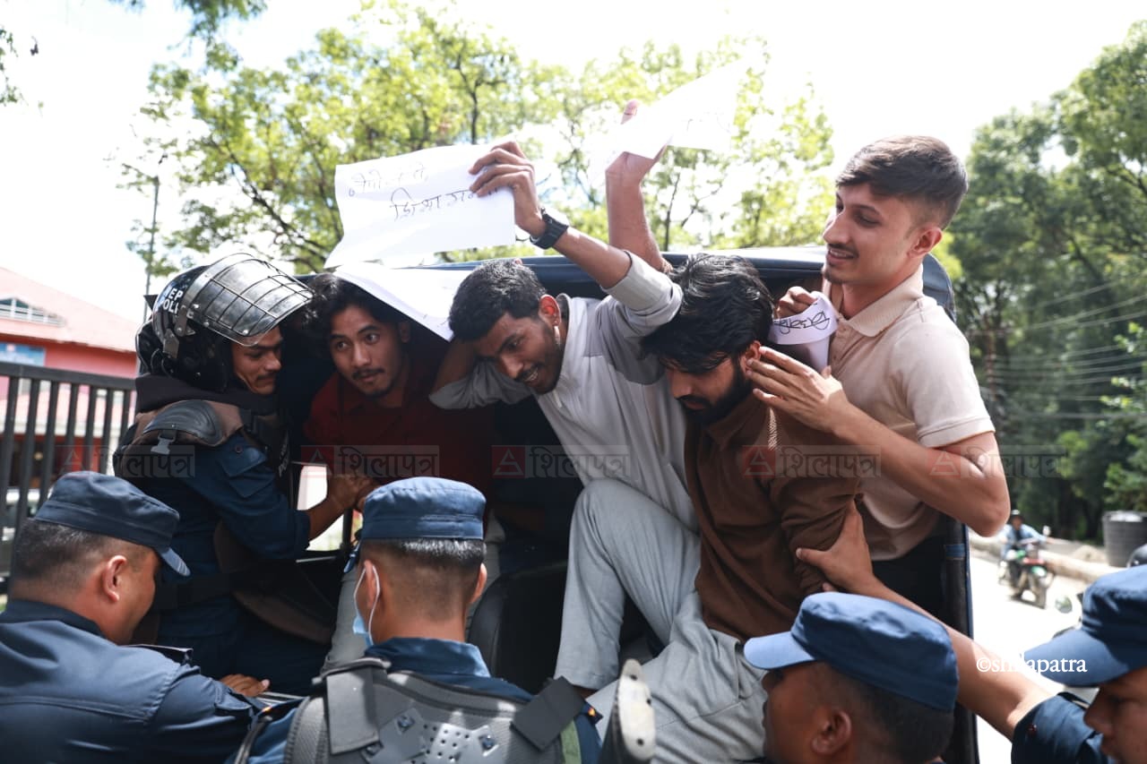 Protest-against-Sikshamantri_NPL-(4)-1784788999.jpeg