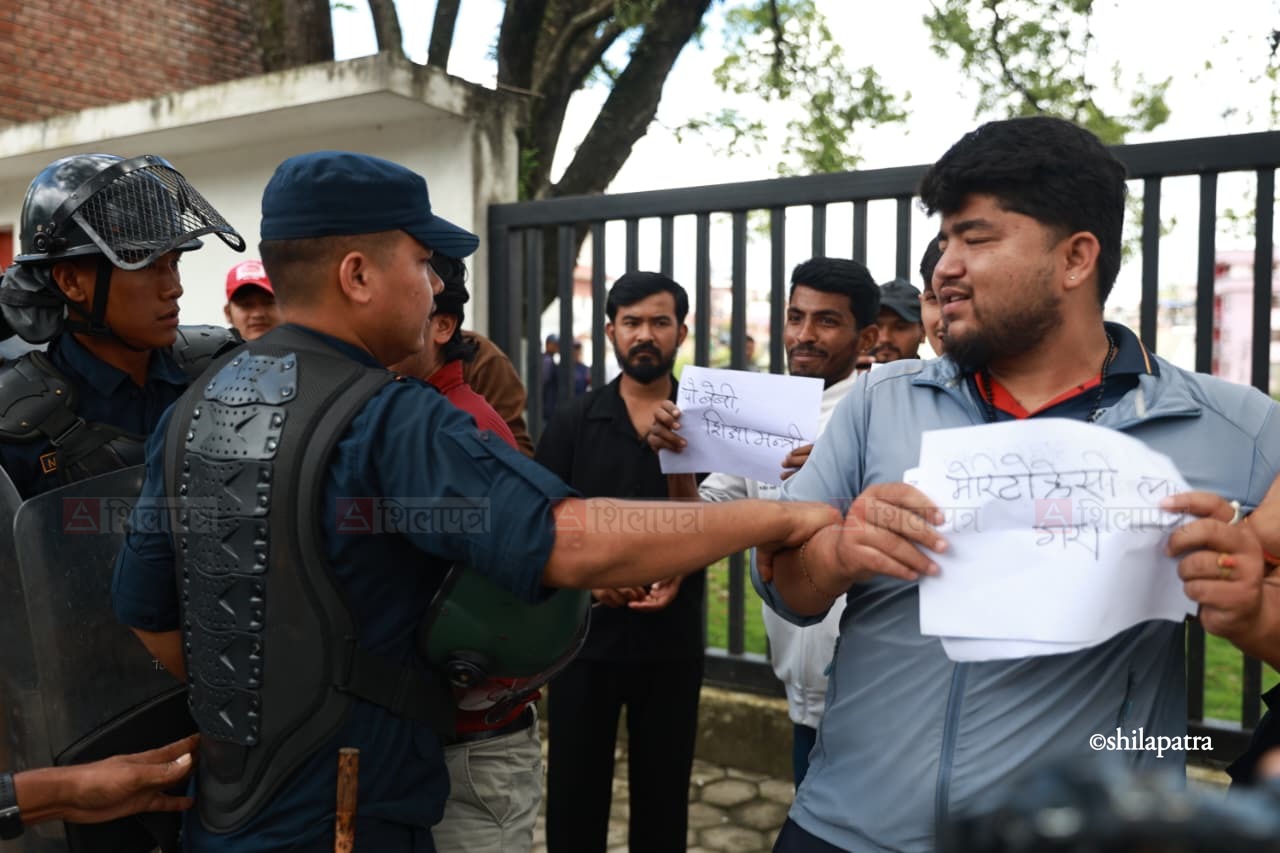 Protest-against-Sikshamantri_NPL-(6)-1784788999.jpeg