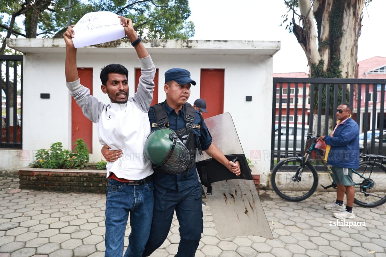 Protest-against-Sikshamantri_NPL-(8)-1784789000.jpeg