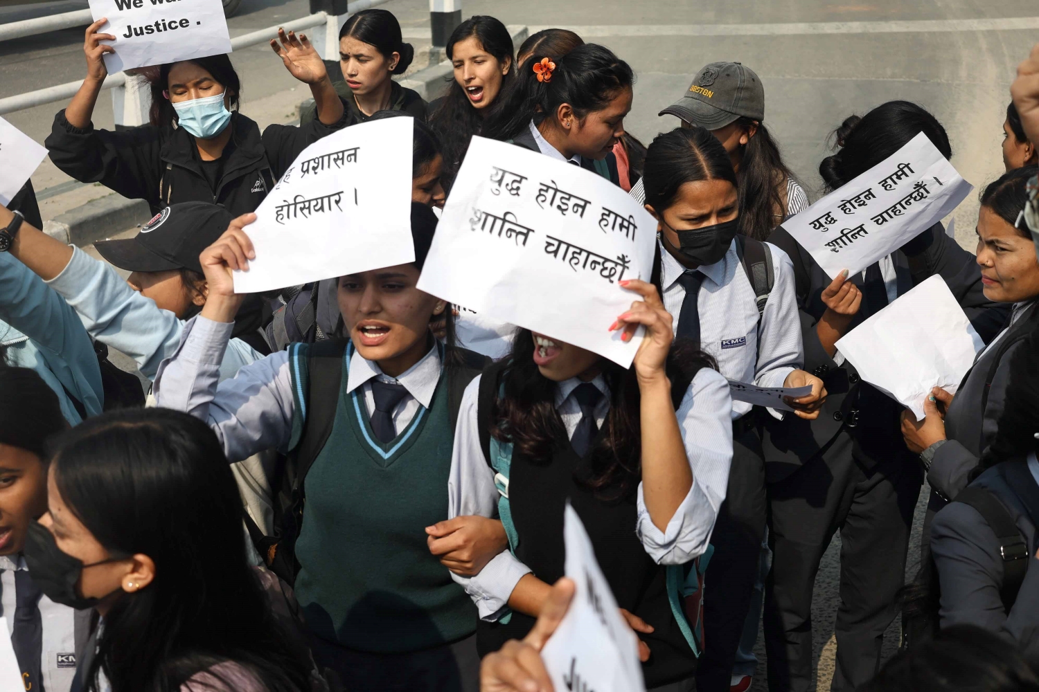 राजावादीको आन्दोलनमा घाइते भएकी रेविकाका लागि न्याय माग्दै विद्यार्थीहरूको प्रदर्शन (तस्वीरहरू)