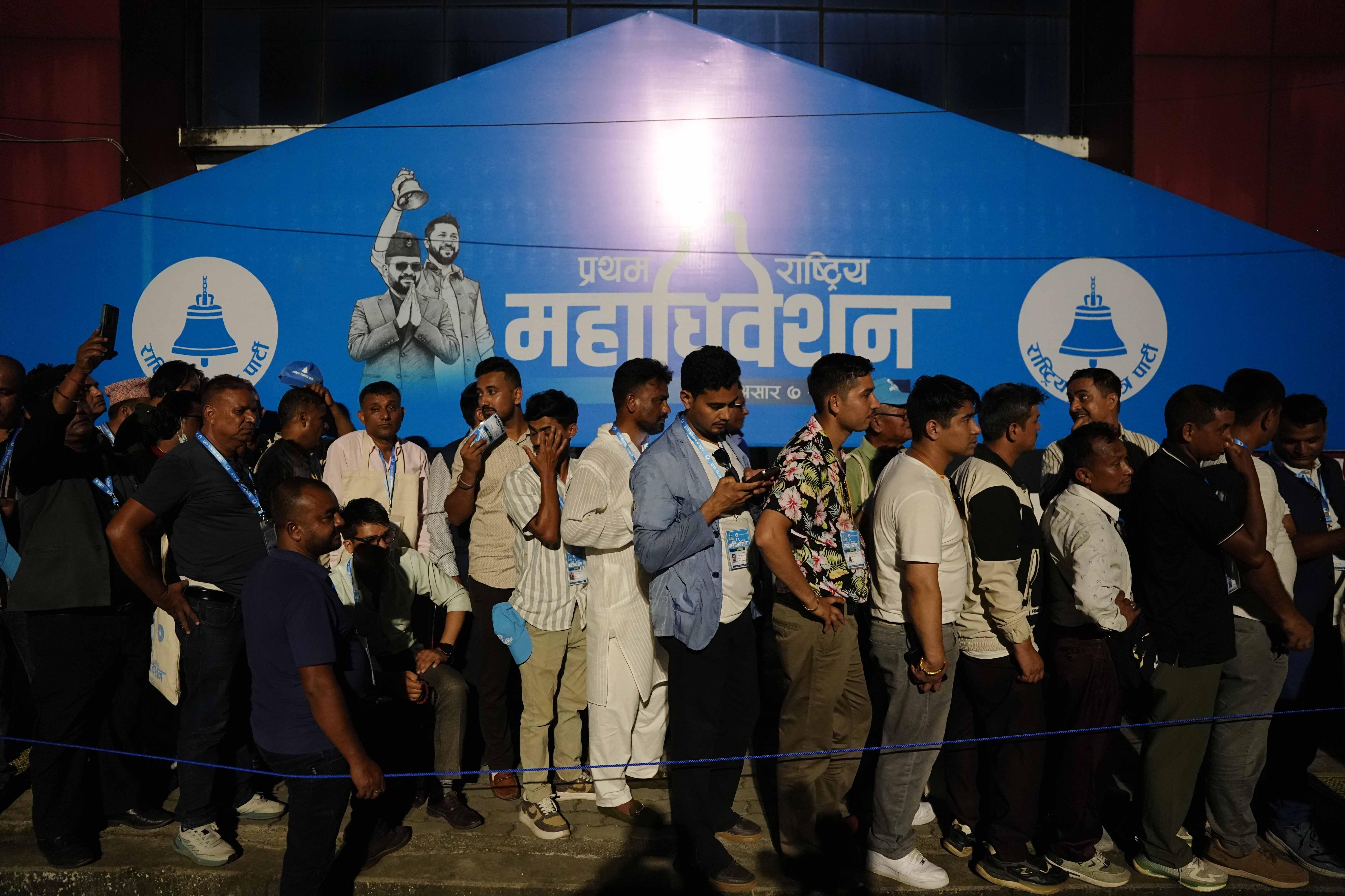 रास्वपाको पदाधिकारीका लागि राति सवा ९ बजे मतदान [तालिकासहित]