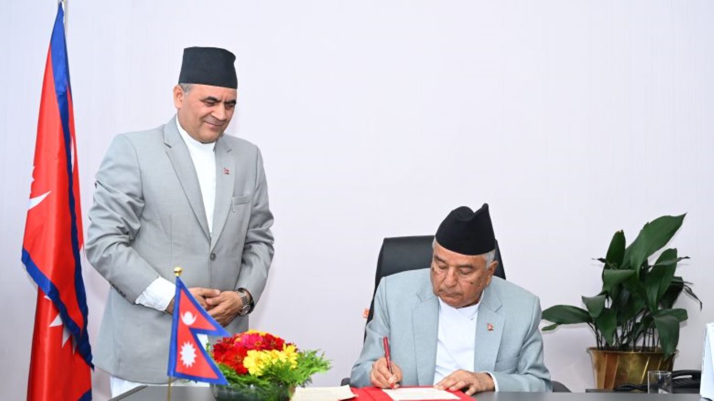 एकैपटक धेरै अध्यादेश आएपछि राष्ट्रपति दबाबमा, कानुनविद्लाई बोलाइयो