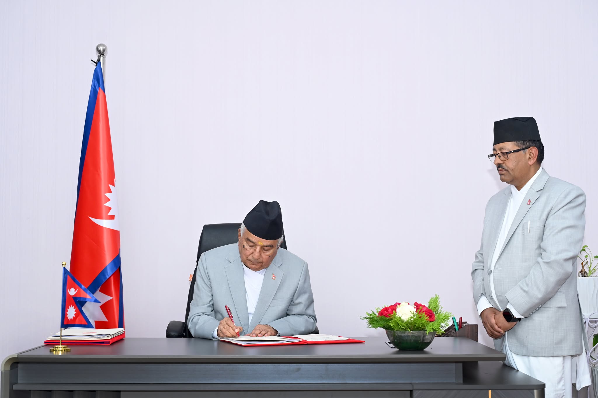 राष्ट्रपतिद्वारा संसदका दुवै सदनको बैठक आह्वान