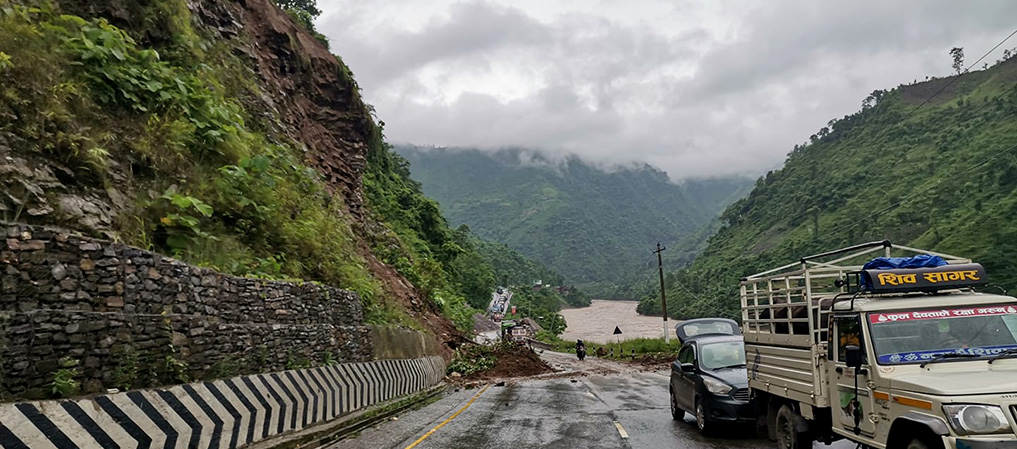 ३८ ठाउँको अवरोध हटाइयो, मुग्लिन-नौबिसे सडकखण्ड खुल्न २ दिन लाग्ने