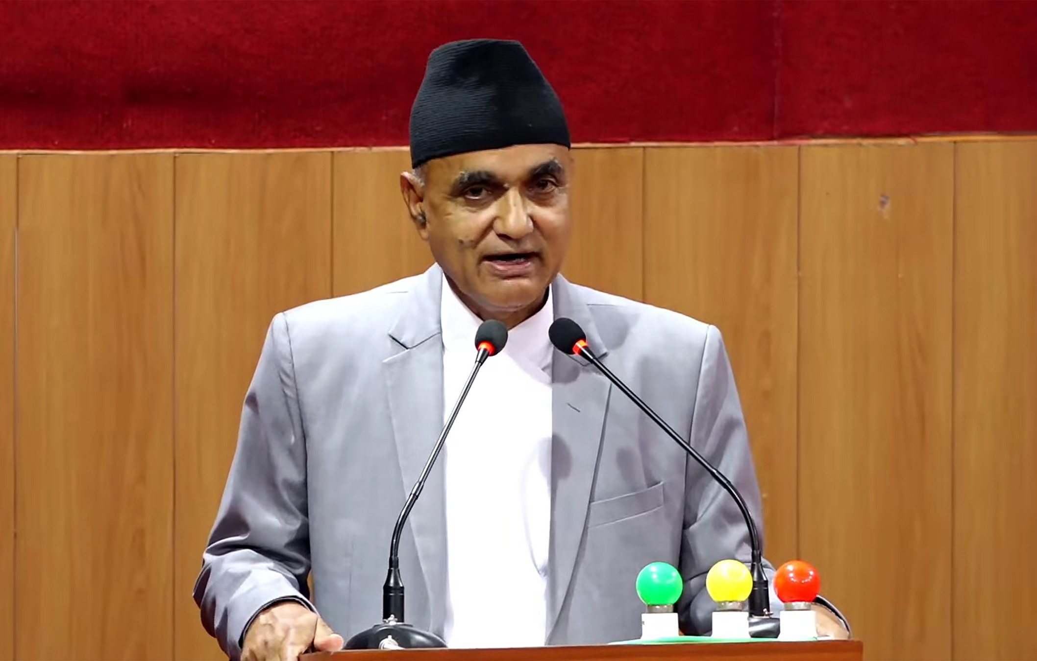 विश्वासकाे मत पाएपछि मुख्यमन्त्री कँडेललाई प्रश्न- सत्ता साझेदारसँग कसरी सहकार्य हुन्छ ?