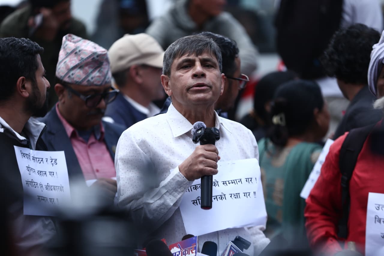 सडकमा घनश्यामले भने– जब सरकारसँग नागरिक डराउँछन्, अपशकुन सुरु हुन्छ