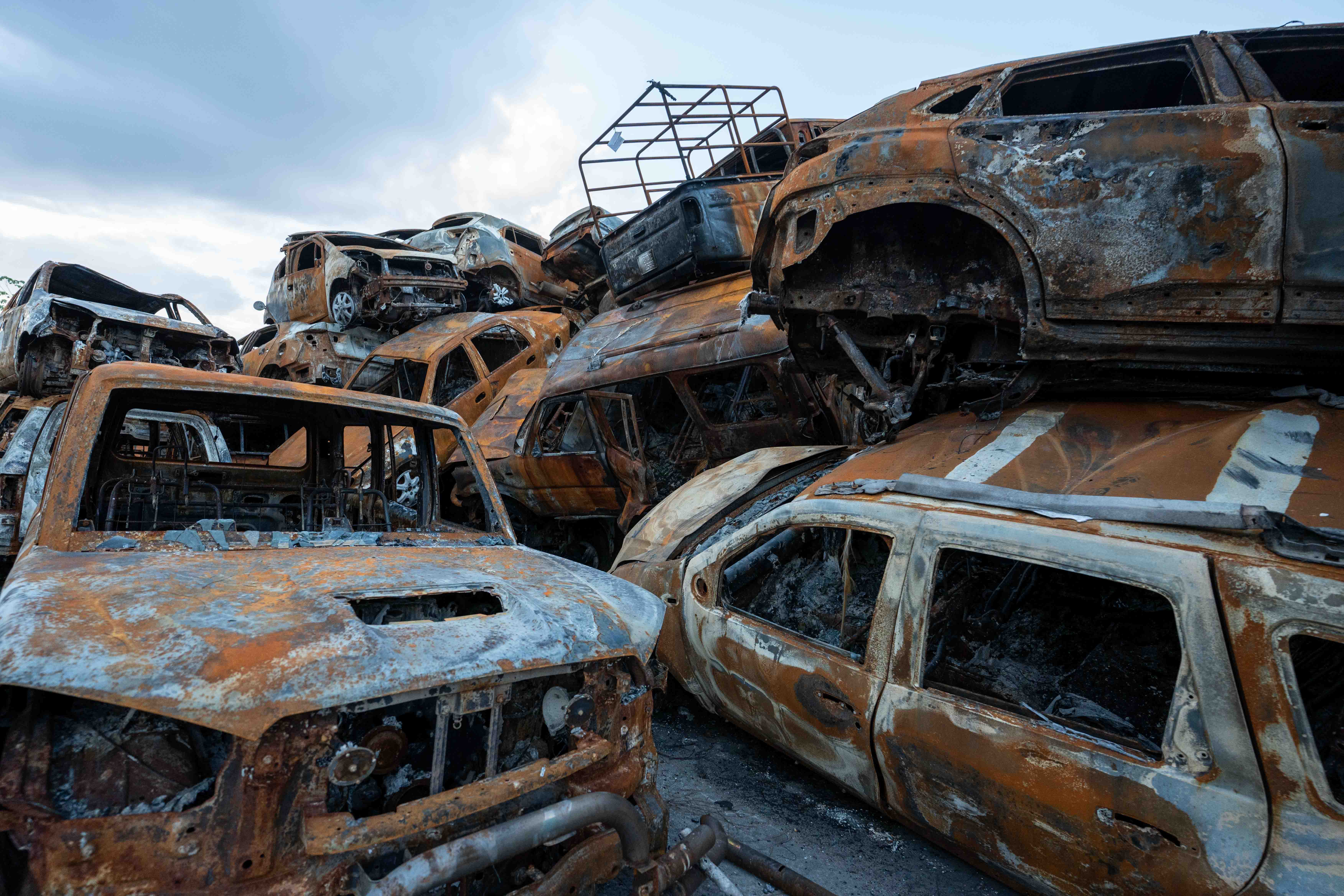 Samsad-Bhawan-Burned-vechicle_Nepal-Photo-Library9-1760068405.jpg