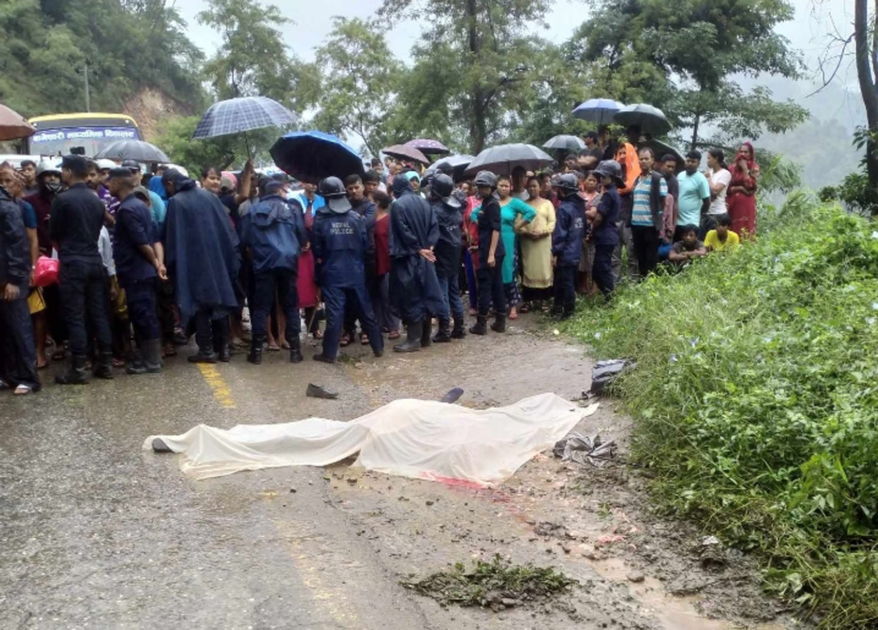 मलेखुमा ट्रकको ठक्करबाट आठ कक्षामा पढ्ने दुई बालककाे मृत्यु