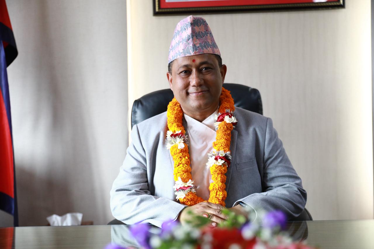 शिशिर खनाल : सरकारी जागिरेका छोरा शिक्षापछि परराष्ट्रमन्त्रीसम्म