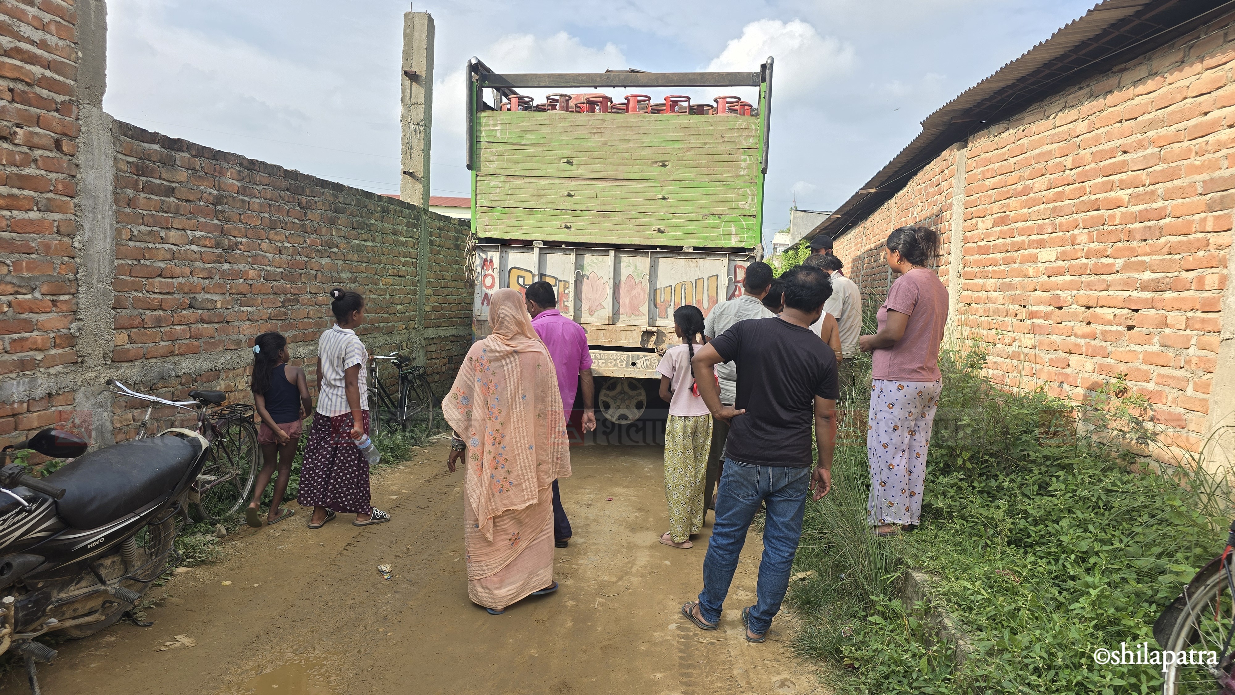 Sirha-Gas-Photo-By-Suresh-Ray_NPL-(1)-1785913012.jpeg