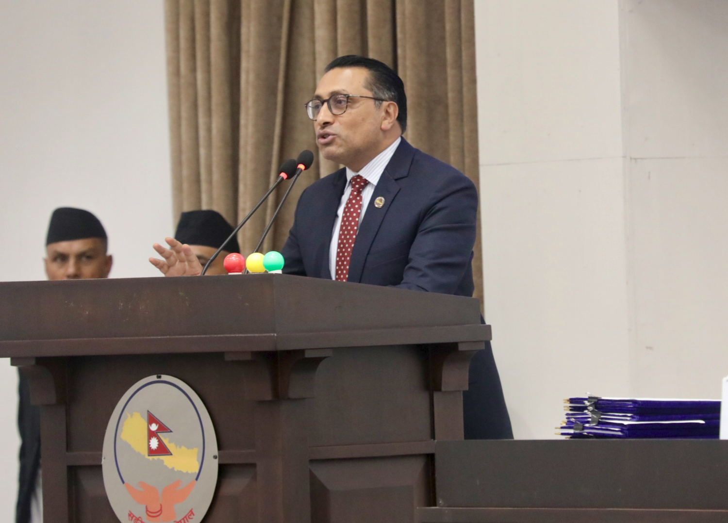 कर नउठाउने, खर्च मात्रै गरिराख्ने हो भने हामी गम्भीर राष्ट्र बन्दैनौँ : अर्थमन्त्री वाग्ले