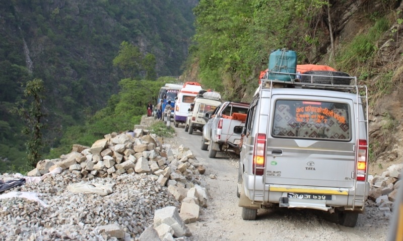 हेटौँडा–काठमाडौं चल्ने टाटासुमोको दादागिरी, दोब्बर भाडा लिएर ठगी