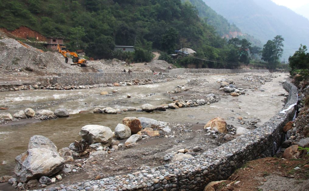 पाँचथरमा बस्ती जोगाउन तीन करोड लागतमा तटबन्ध निर्माण