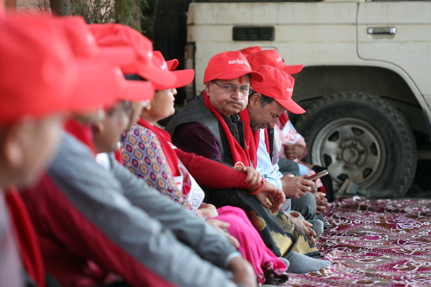 रिले अनशनमा सामुदायिक विद्यालयका शिक्षकहरू (तस्वीरहरू)