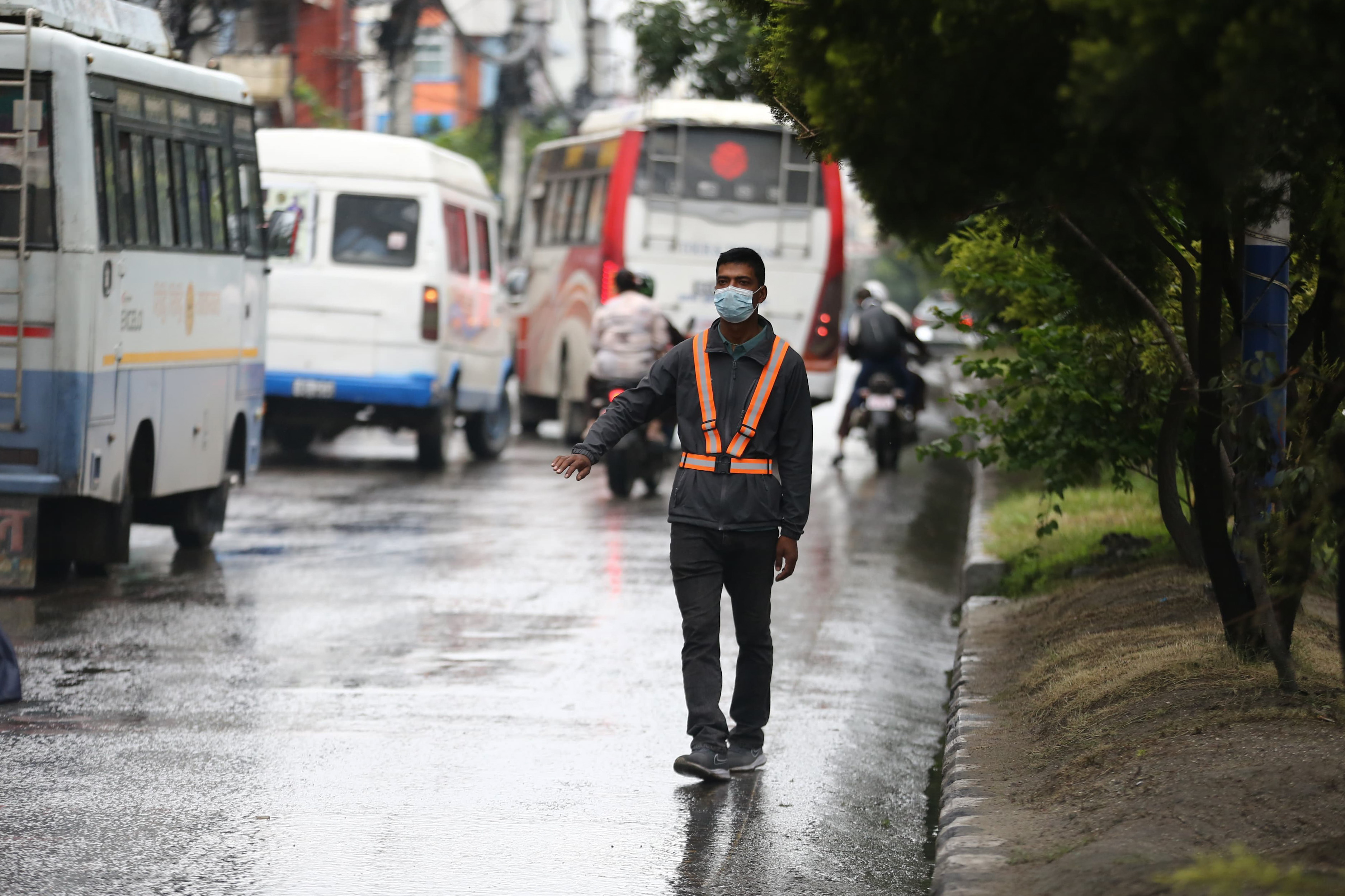 Traffic-Police_-(6)-(1)-1758000063.jpg