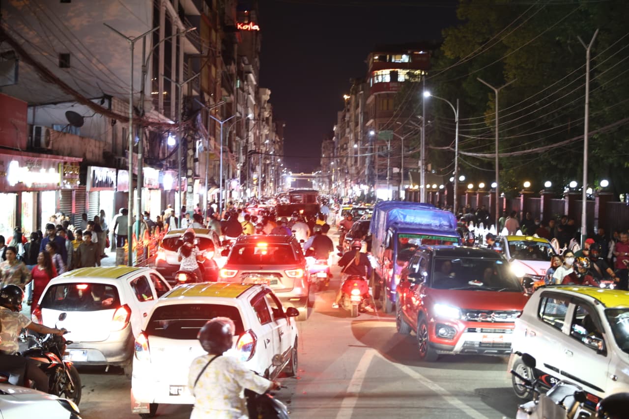 Traffic-jam-at-Saturday_NPL-(7)-1758375668.jpeg