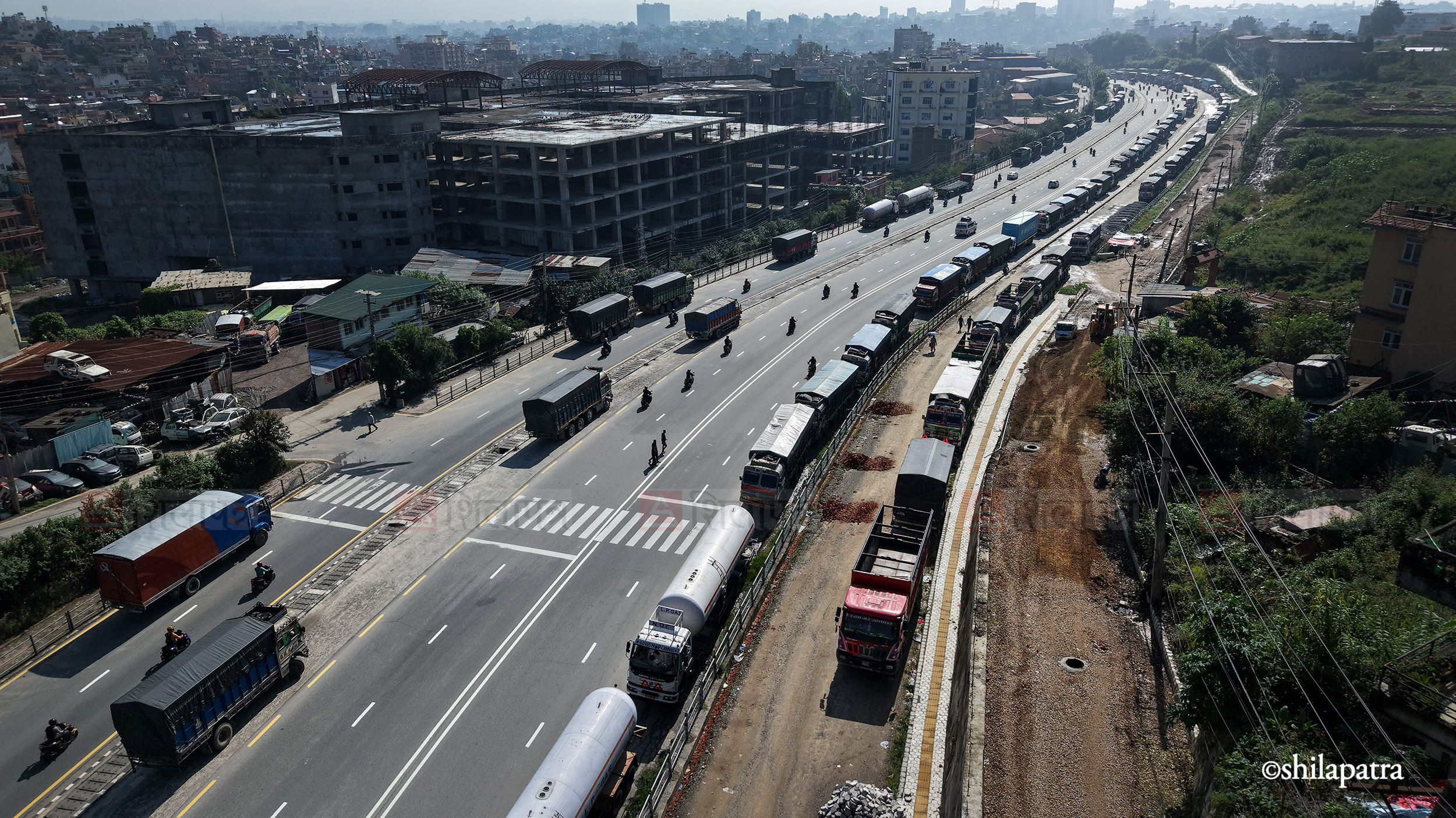 Truck_tanker_stuck_KTM-(1)-1790598914.jpg