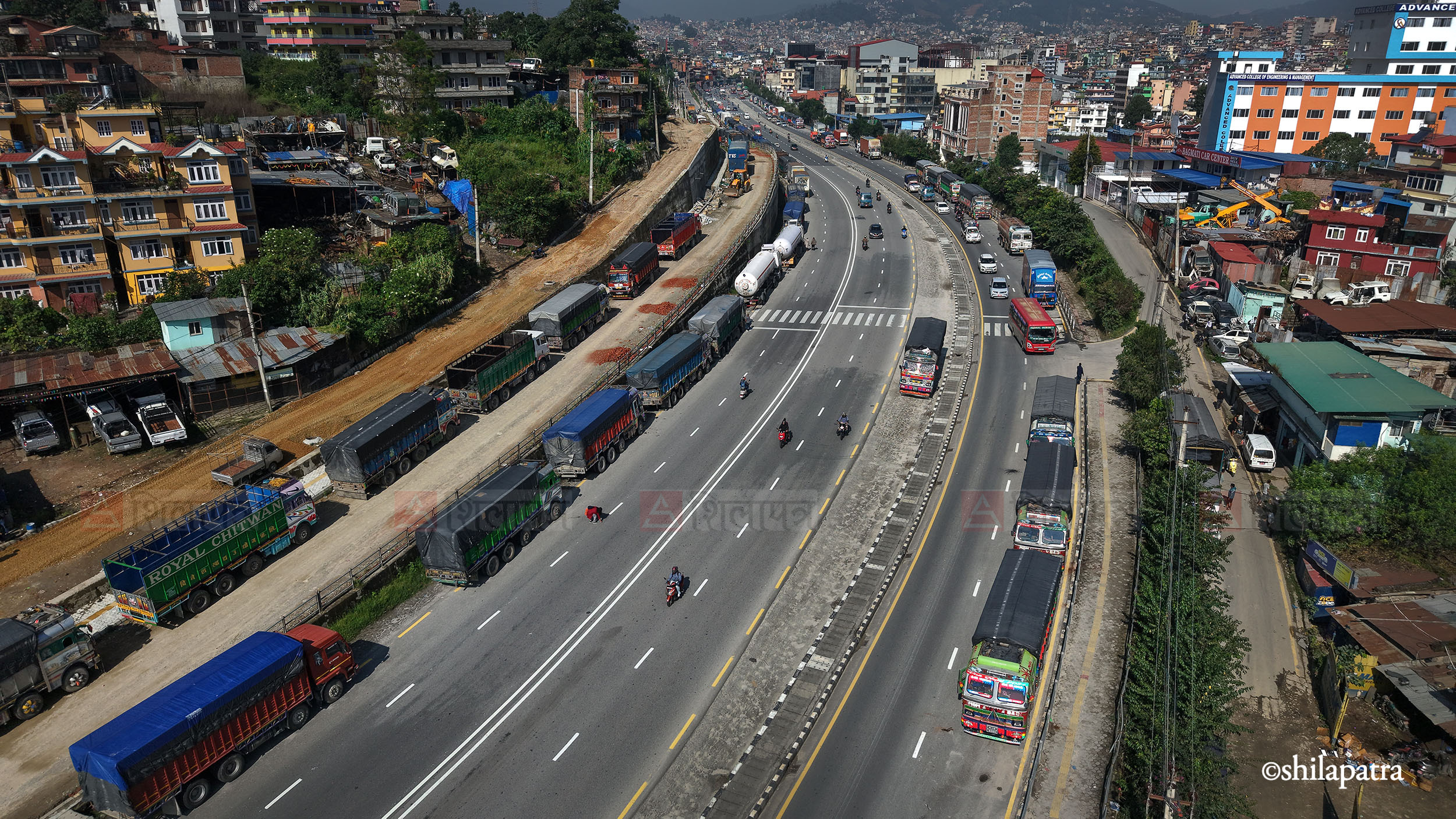 Truck_tanker_stuck_KTM-(10)-1790598919.jpg