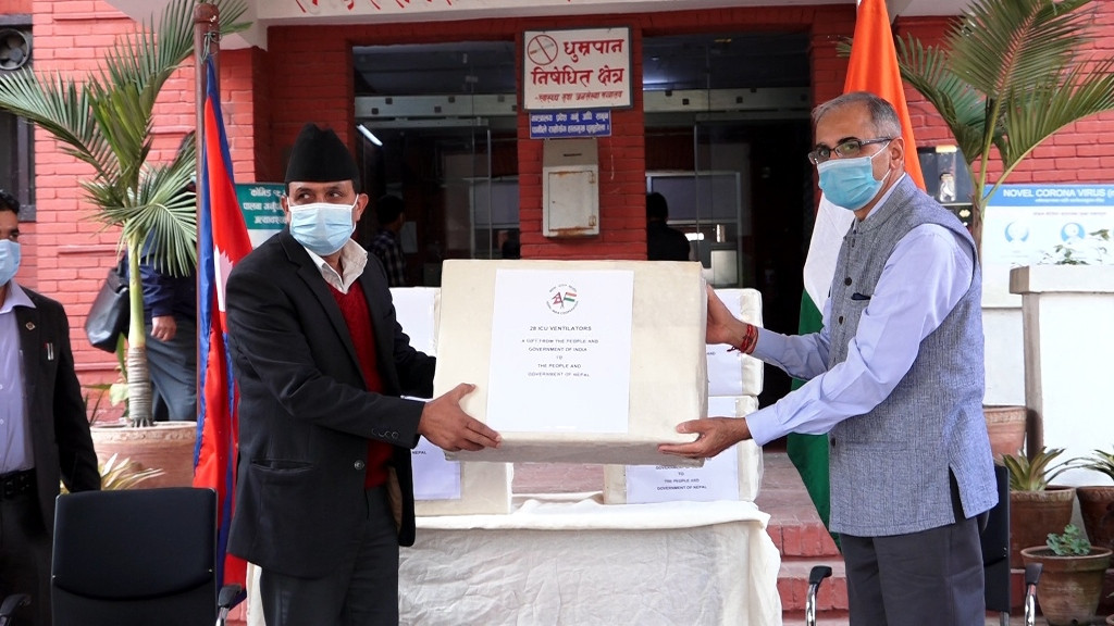 भारतद्वारा नेपाललाई २८ वटा भेन्टिलेटर हस्तान्तरण