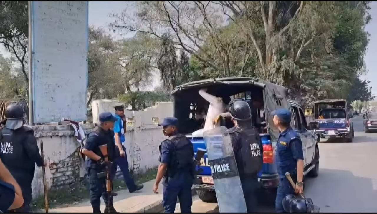 महेन्द्र मोरङ क्याम्पसमा तनाव,  तोडफोडमा उत्रेका स्ववियु सभापतिसहित ६ जना पक्राउ