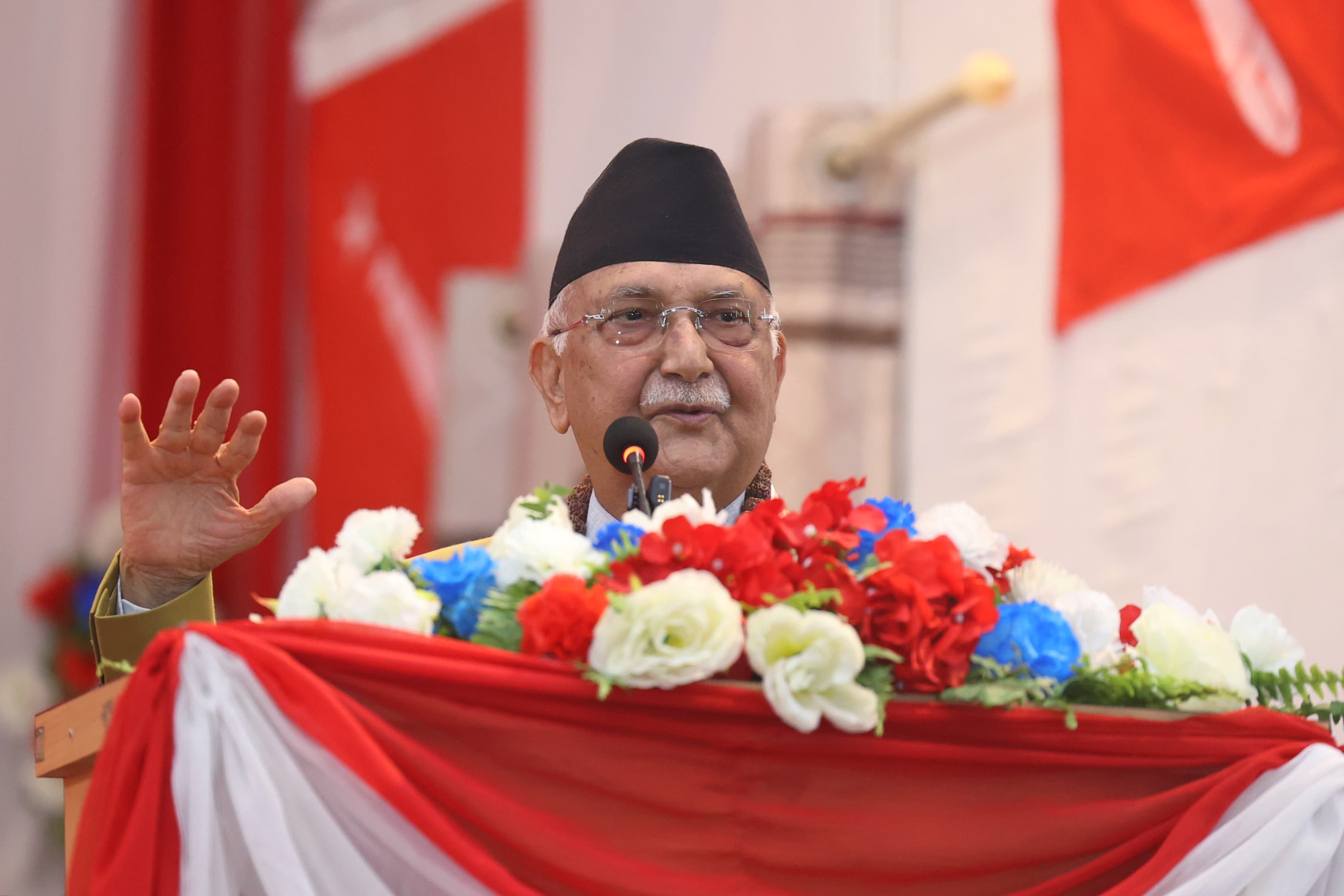 ओलीको प्रश्न– पार्टीभित्र झ्याम्टा बजाउँदा मात्र लोकतन्त्र हुने, सहमति हुँदा लोकतन्त्र नहुने ?