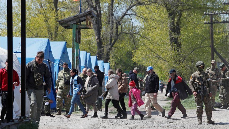 युक्रेन युद्धः मारिओपोलस्थित स्टिल कारखानाको बंकरबाट दर्जनौँ सर्वसाधारणको उद्धार