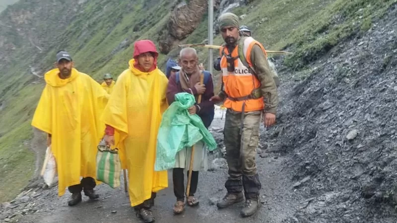 भयानक आँधीसँगैकाे वर्षाले जम्मु–कश्मीरमा १६ जनाको मृत्यु, कैयाैँ बेपत्ता