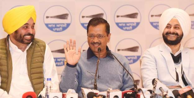 पञ्जाबमा भगवन्त मानलाई मुख्यमन्त्रीकाे उम्मेदवार बनाउने केजरिवालकाे घाेषणा