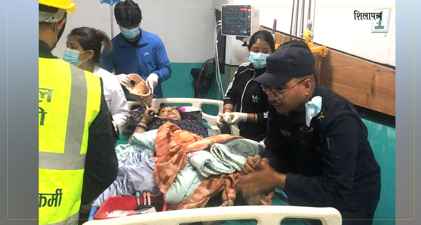 ५० फिट गहिरो इनारमा खसेकी महिलाको प्रहरीले गर्‍याे जीवितै उद्धार