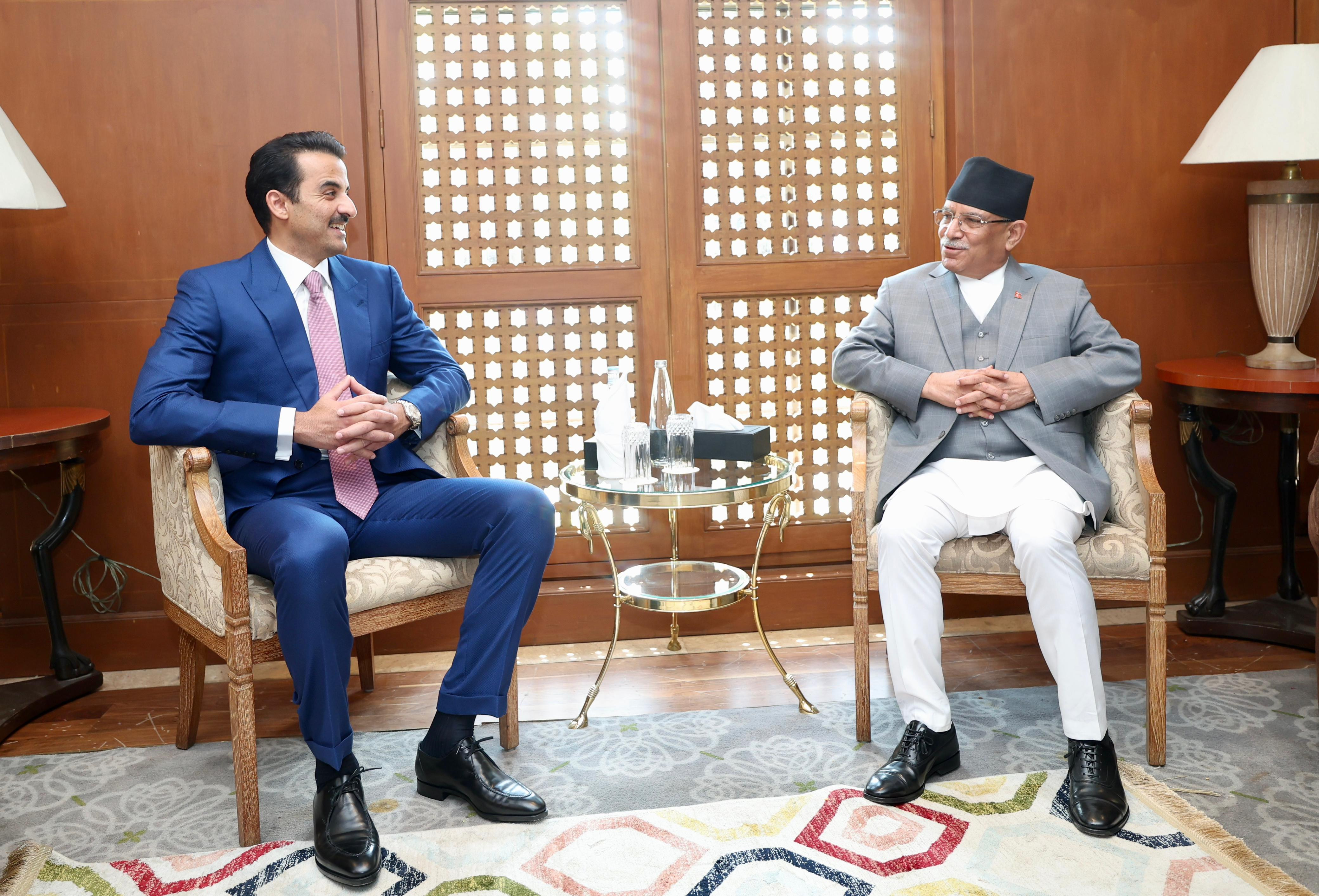 कतारी अमिरको सम्मानमा प्रधानमन्त्री प्रचण्डले आयोजना गरे दिवाभोज