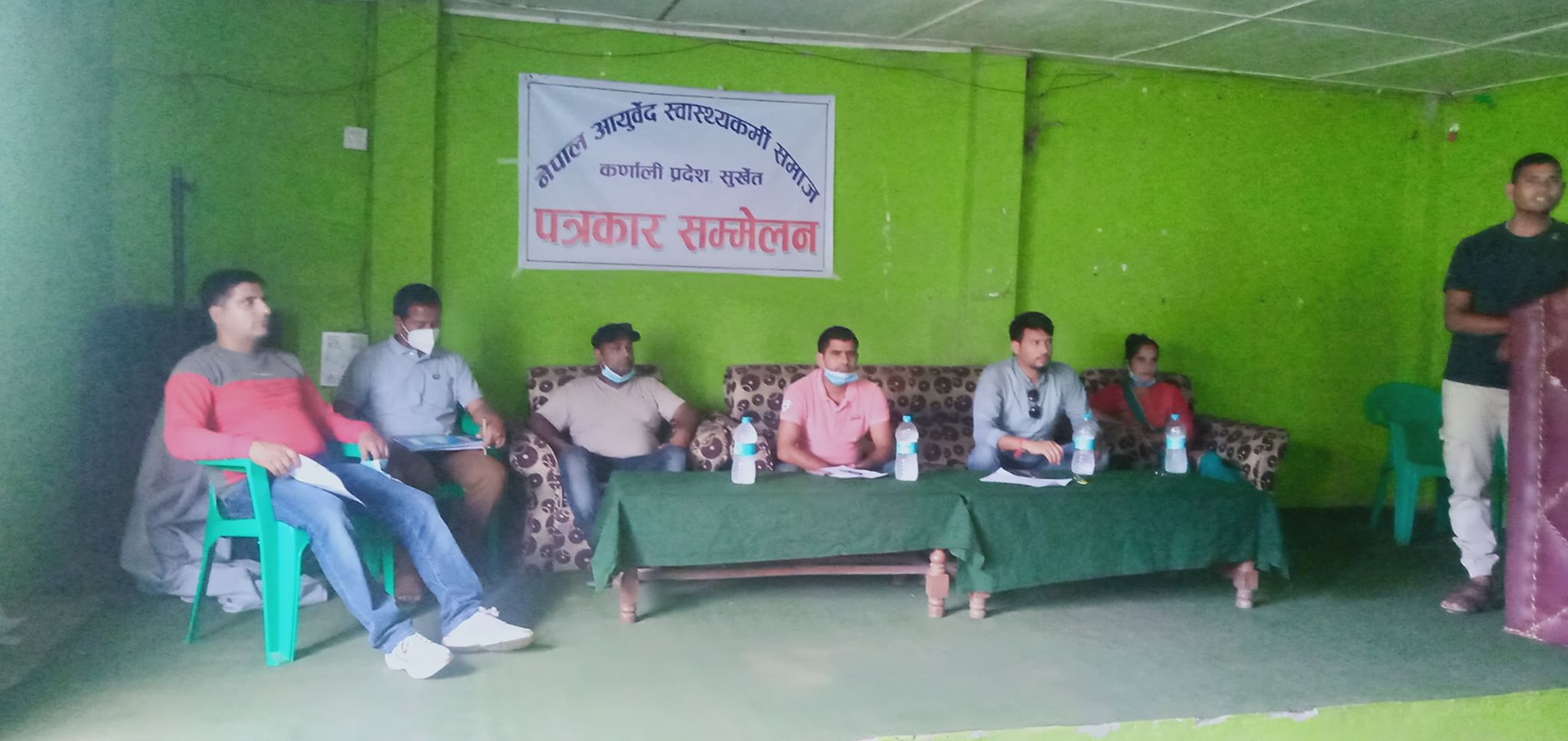 आयुर्वेद स्वास्थ्यकर्मी भन्छन् : कर्णालीले जडीबुटीको अनुसन्धानमा ध्यान दिएन