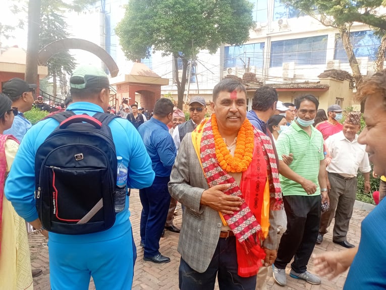 ललितपुर महानगरको उपमेयरमा एमालेकी मञ्जलीभन्दा १४७२ मतले पछि परे माओवादीका बाबुराज