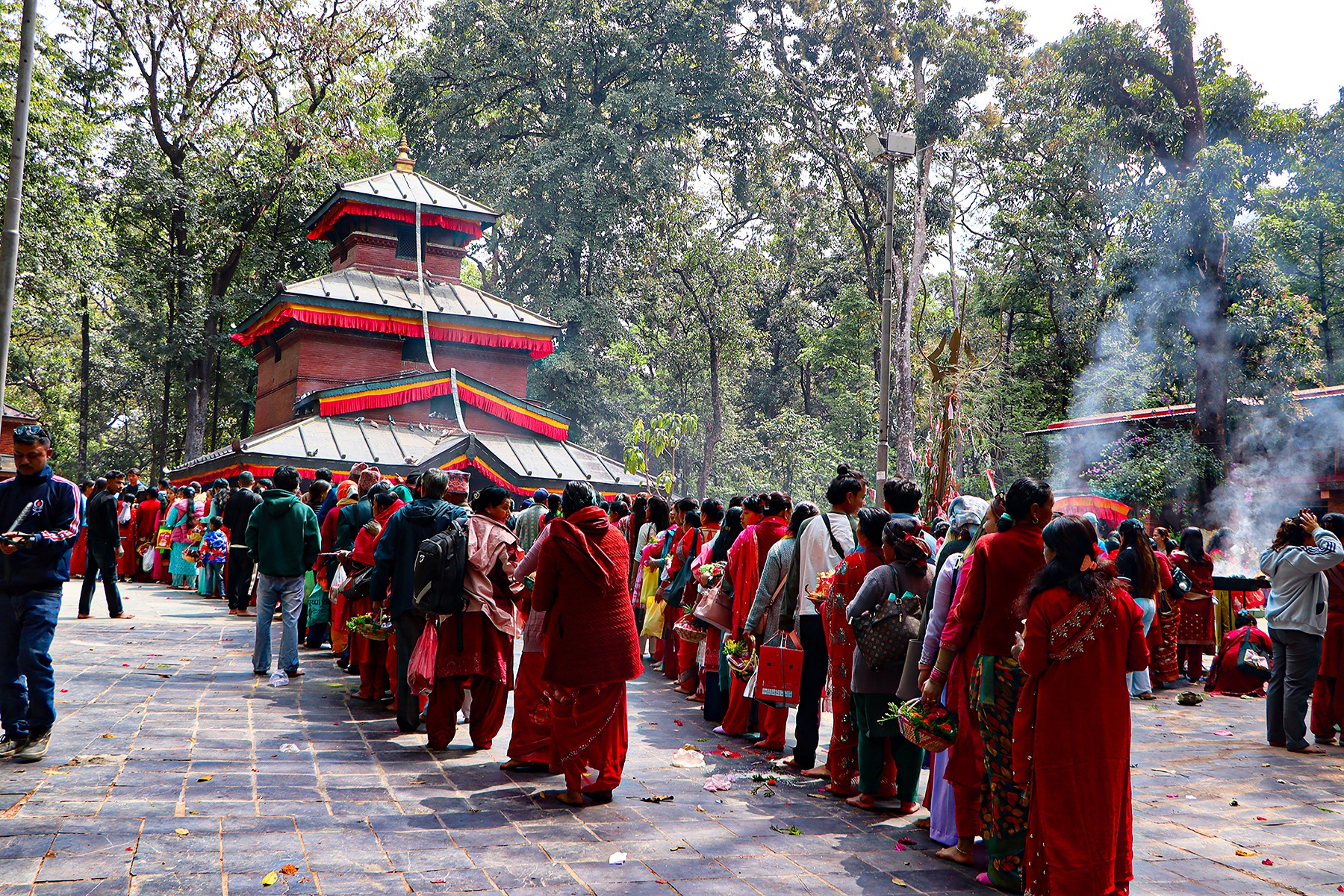 चैते दसैँमा कालिका मन्दिरमा भक्तजनको भिड, १० लाख आउने अनुमान