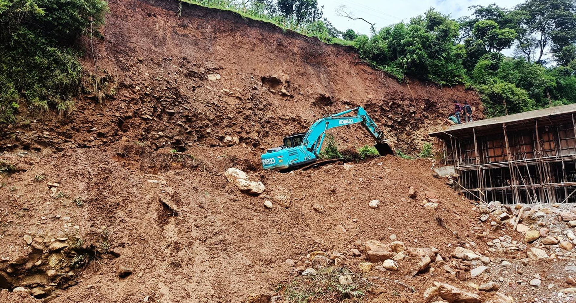 ग्रामीण सडक अवरुद्ध हुँदा खाद्यान्न आपूर्तिमा समस्या