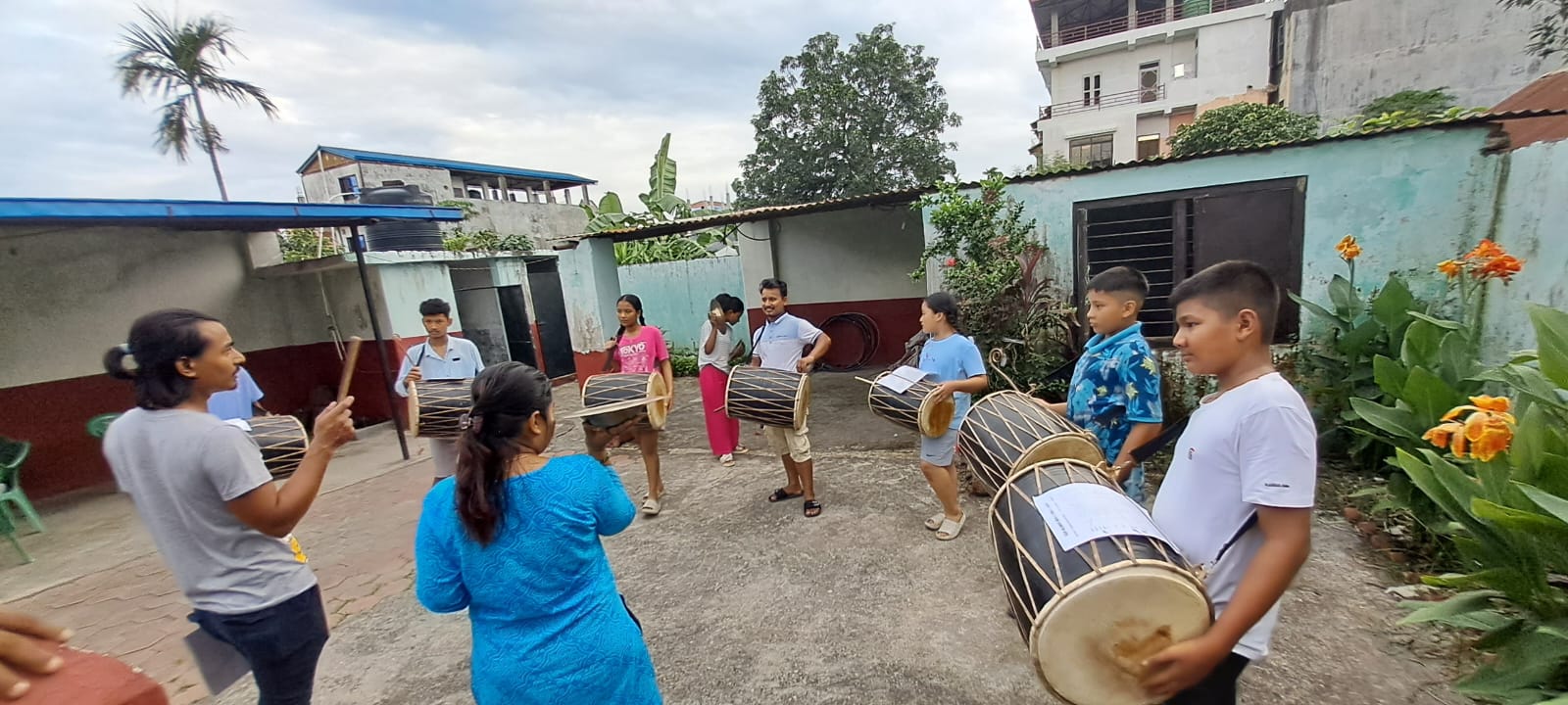 १२ काे परीक्षा दिएर बसेकी आकृति श्रेष्ठ भन्छिन्- खाली समयमा धिमे, मादल र झ्याली बजाउन सिकेँ