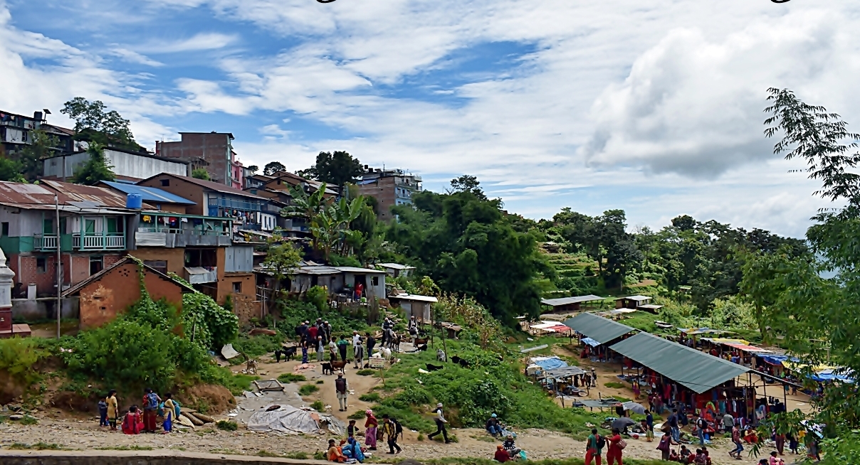 मेटिँदै गए भोजपुरमा पुराना पुस्तकालय, युवाहरू किताबभन्दा ज्यादा माेबाइलमै व्यस्त